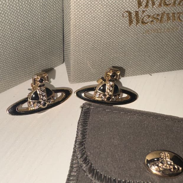 비비안웨스트우드 orb 블랙,골드 귀걸이