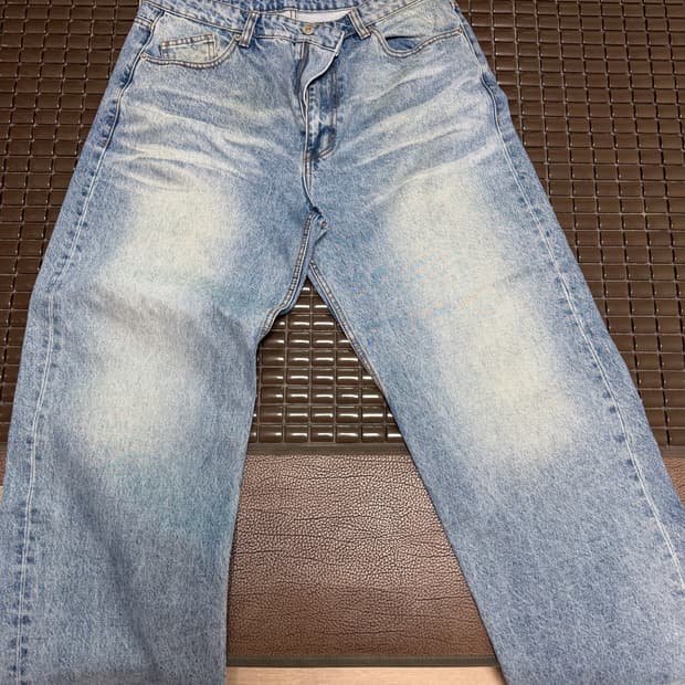 쿠어 더스티 엠보 워시드 데님 팬츠 (더스티블루)