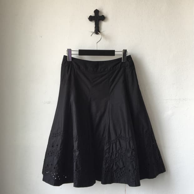 Punching point midi skirt