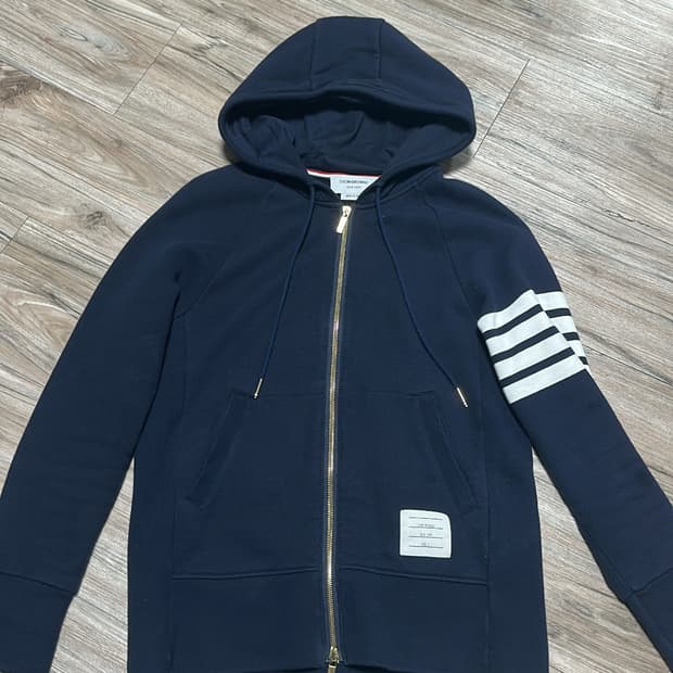 톰브라운 후드집업