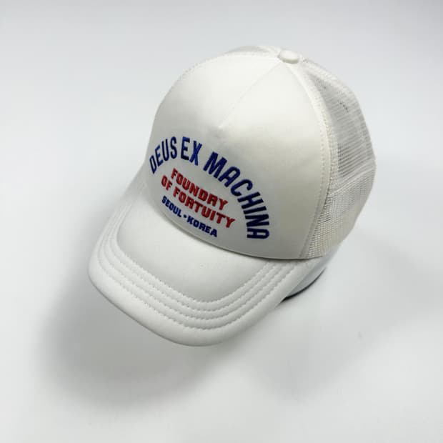 데우스 엑스 마키나 메쉬 트러커캡 화이트
