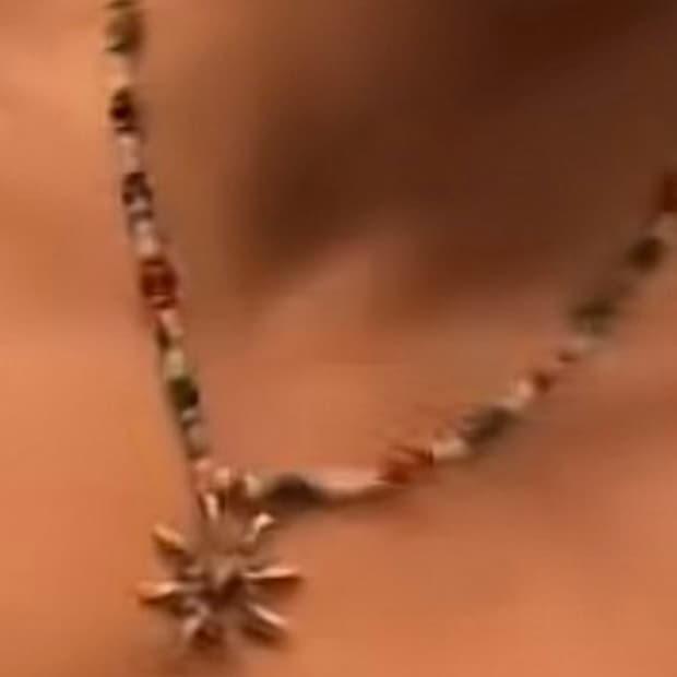 목걸이 제품명 아시는분 사례금 드려요