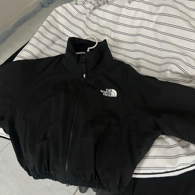 노스페이스 크롭 바람막이 자켓