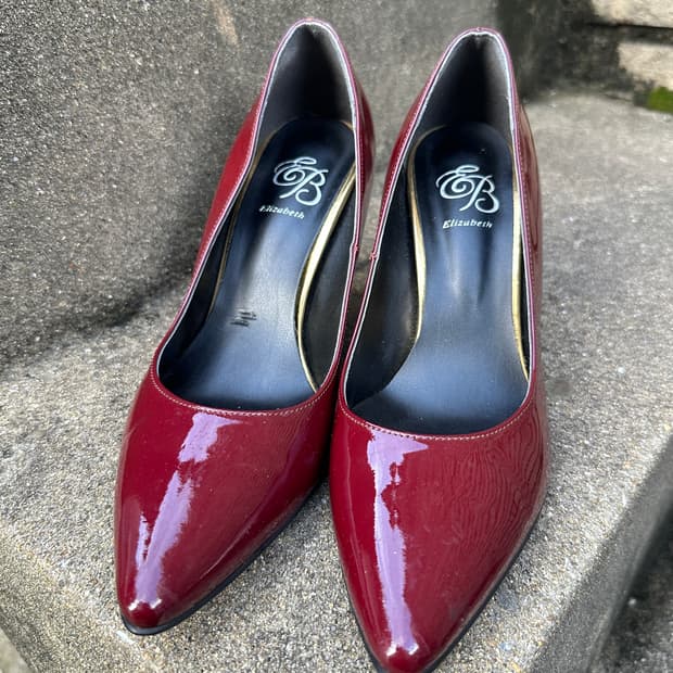 Elizabeth red heel