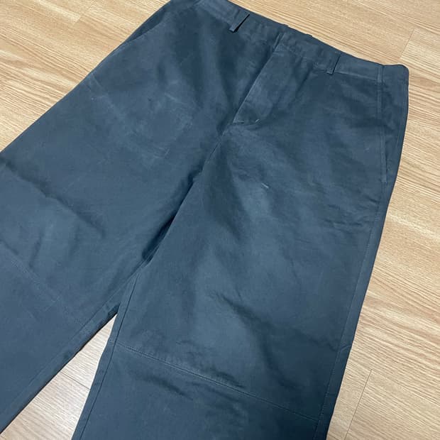 [L] 에피센터 투어리스트 stein trousers (charcoal)