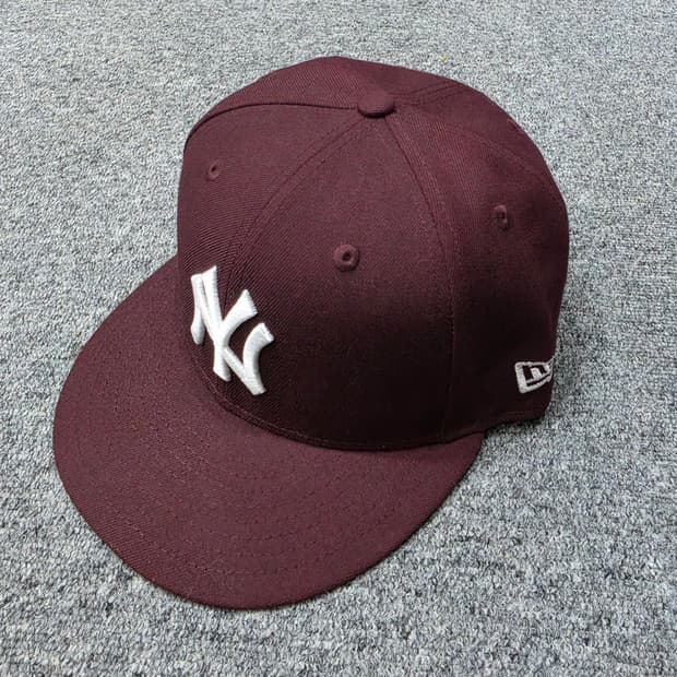 뉴에라 뉴욕 양키즈 59FIFTY 마룬컬러 스냅백 모자 58.7cm