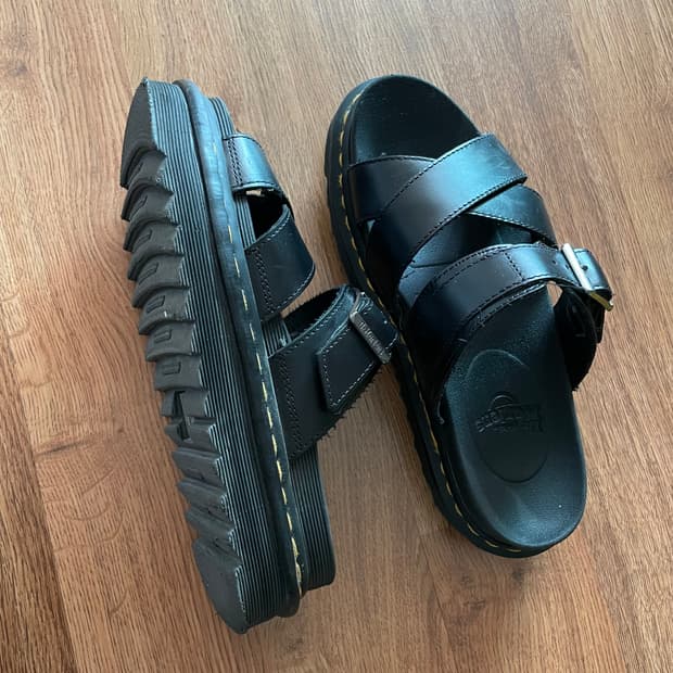 닥터마틴 마일즈 슬라이드 슬리퍼 250