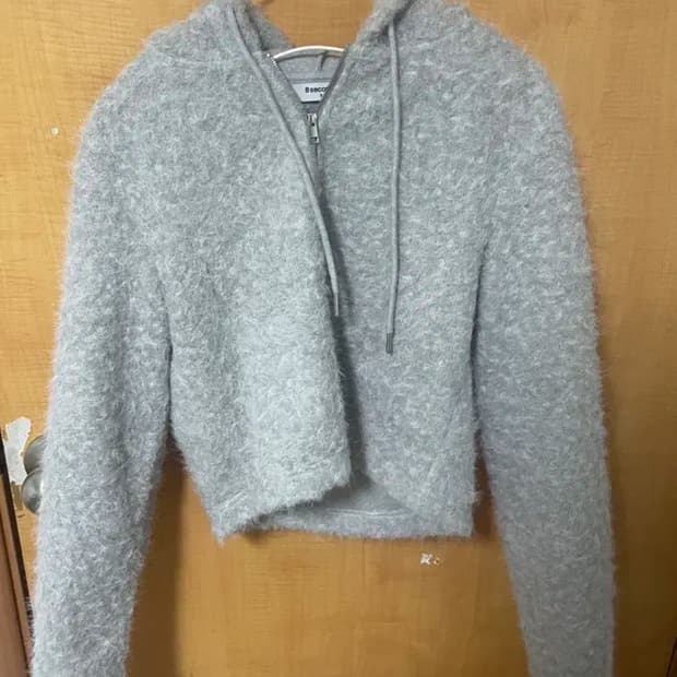 에잇세컨즈 크롭 후드집업