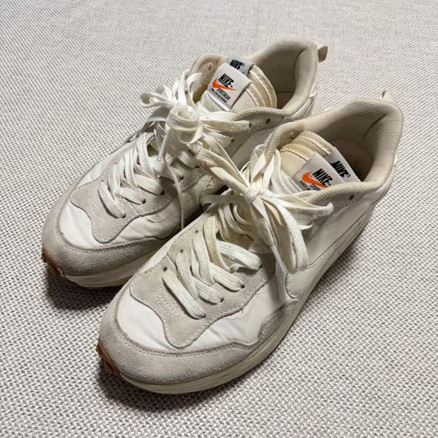 나이키 x 사카이 베이퍼와플 화이트 앤 검