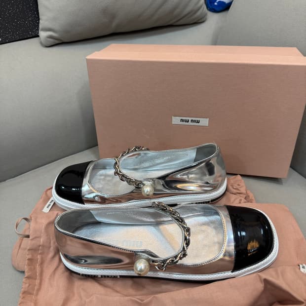 미우미우 발레리나 플랫슈즈 36.5사이즈 
