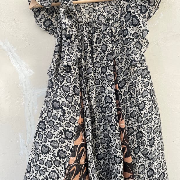 츠모리치사토 블라우스