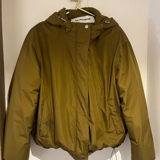 블랙업 숏 패딩 푸퍼 올리브