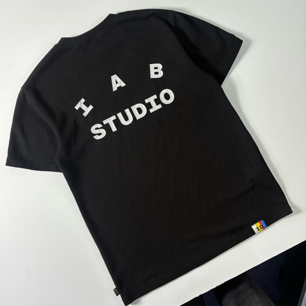 IAB studio  아이앱스튜디오 스펠아웃 블랙 반팔티셔츠 