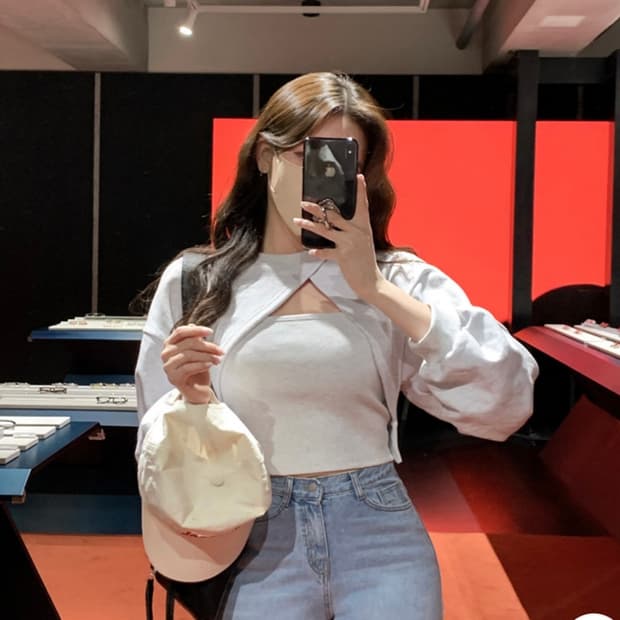 (새상품)아뜨랑스 투웨이 언발 크롭 맨투맨