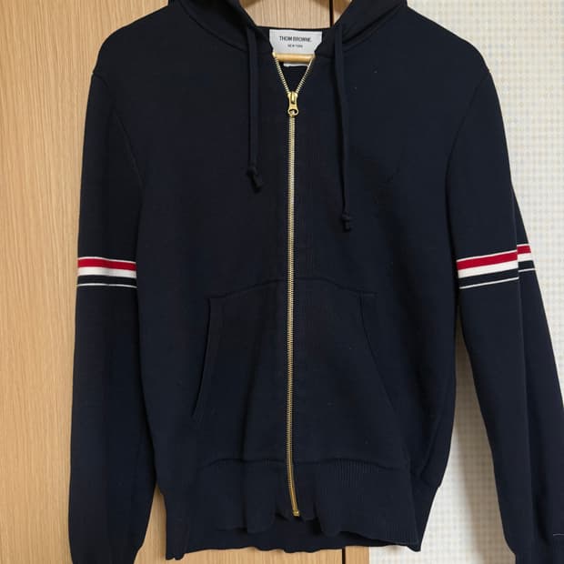 톰브라운 밀라노스티치 암밴드 금장 후드집업