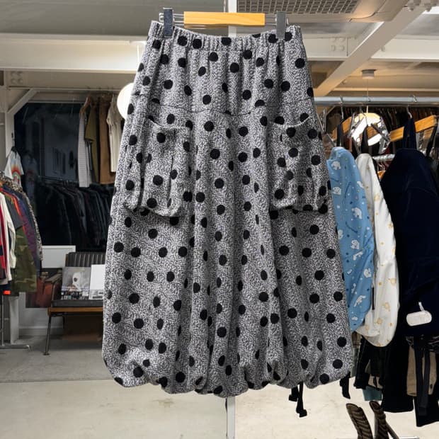 고이비토 미사키 도트 니트 롱스커트