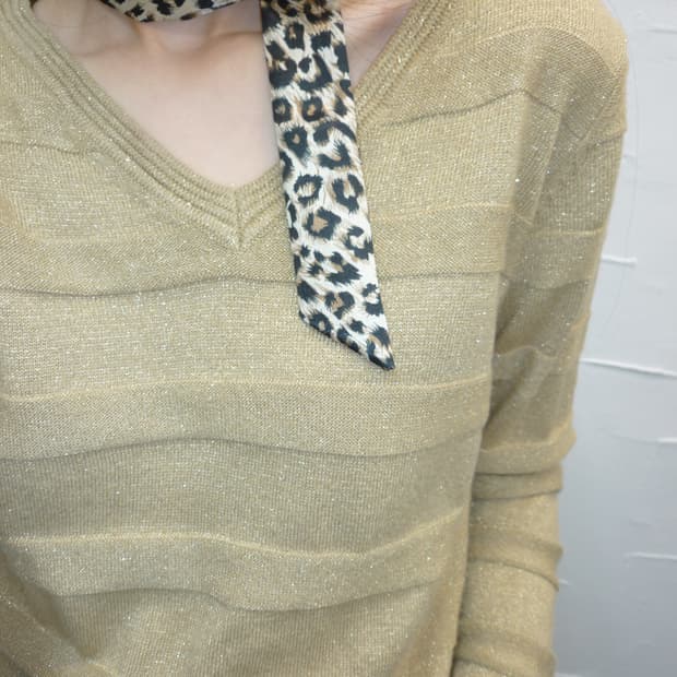 Gold perl line knit