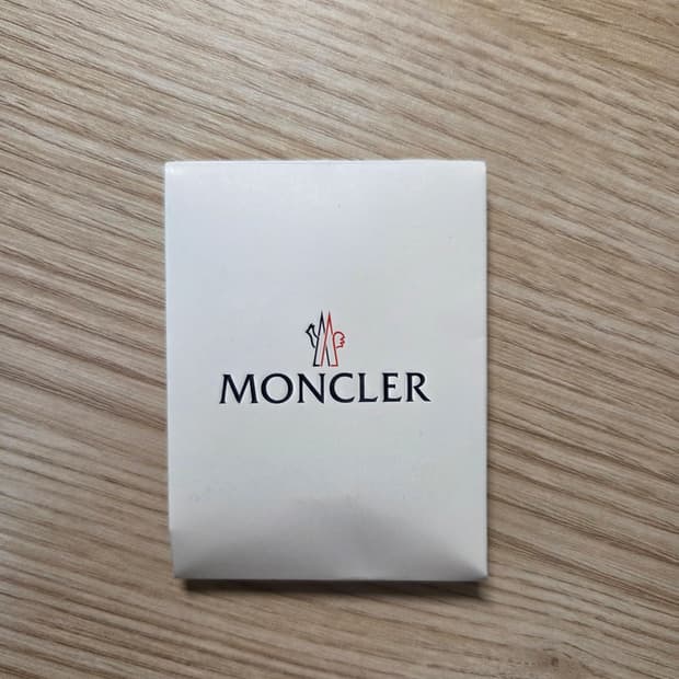 몽클레어 여분 단추
