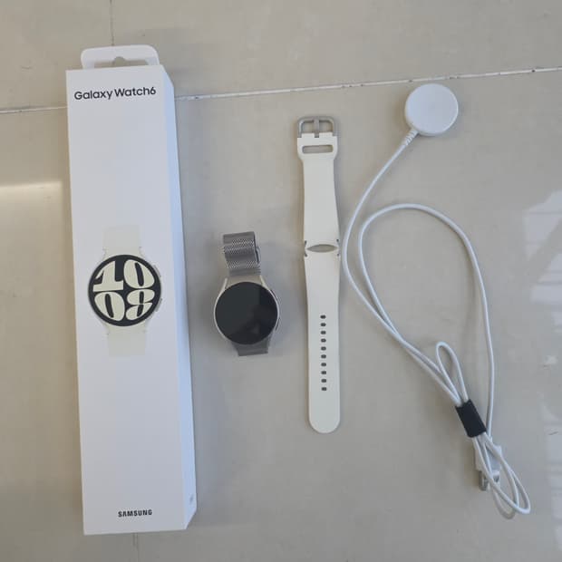 갤럭시 워치6 40mm 골드 풀박스 판매합니다.