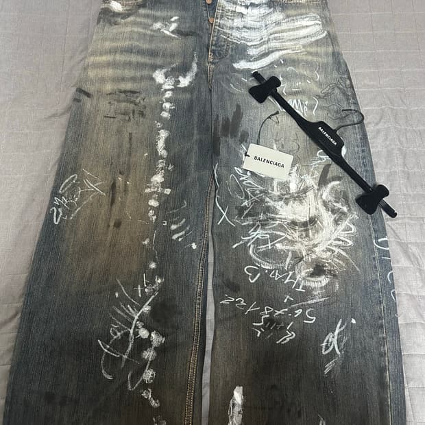 [M] 발렌시아가 그래피티 라지배기 데님 팬츠 중청