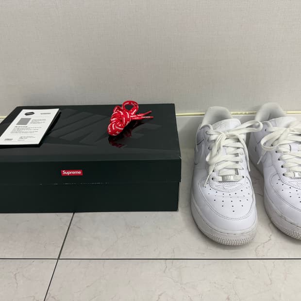 나이키 슈프림 에어포스 1 로우 화이트 250
