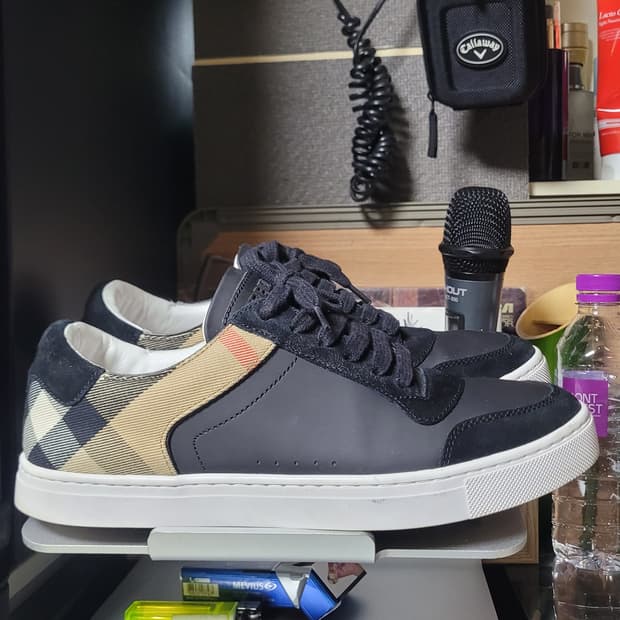 버버리 스니커즈