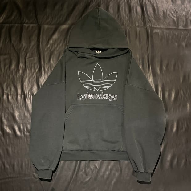 발렌시아가 X 아디다스 트레포일 로고 후드티