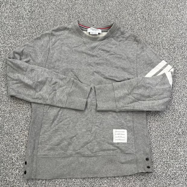 톰브라운 맨투맨 2사이즈