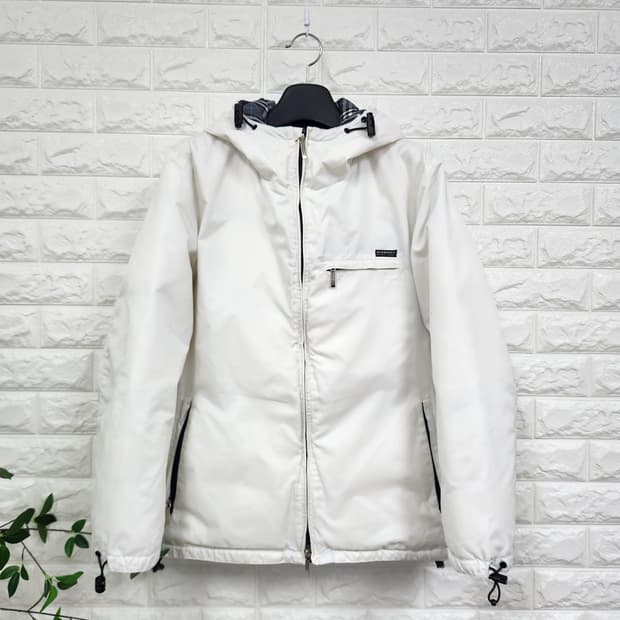 (M)버버리 블랙라벨 화이트 구스다운 경량 패딩