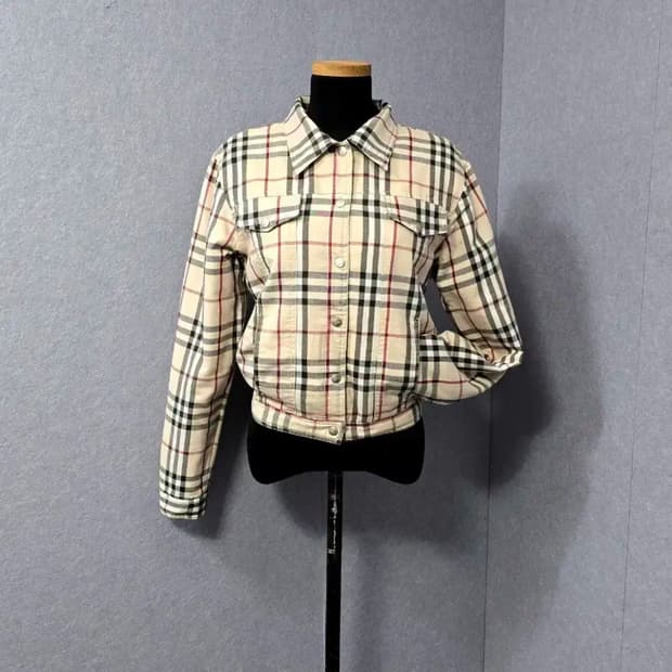 버버리 노바체크 숏 자켓 누빔 66