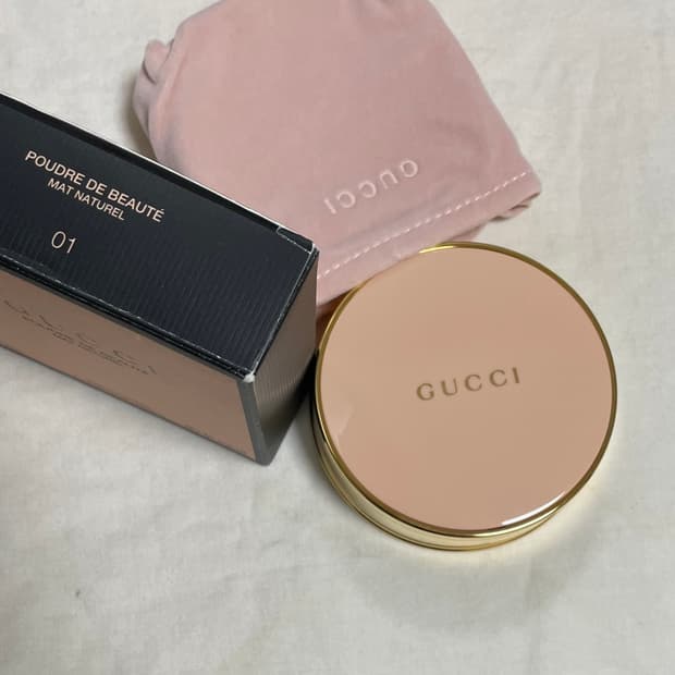 [미사용새제품]구찌 뷰티 파우더 뿌드르 드 보떼 01 박스포함