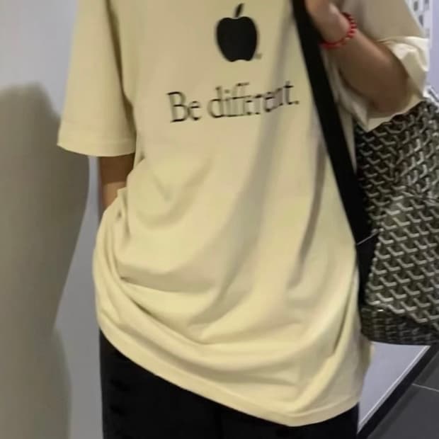 발렌시아가 be different 애플 반팔 size 1