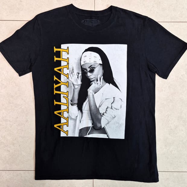 Aaliyah "R&B Icon" Graphic T-Shirt (M)