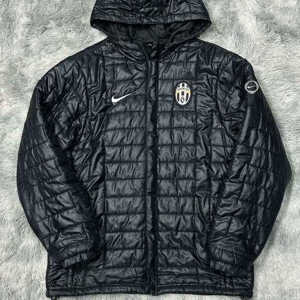 나이키 유벤투스 유광 블랙 후드점퍼 105