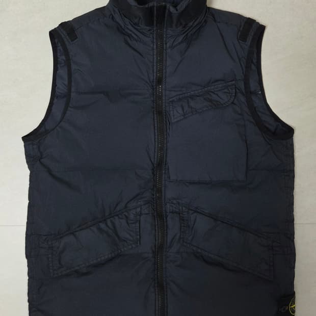 스톤아일랜드 크링클랩스 다운 패딩 조끼 7715G0123