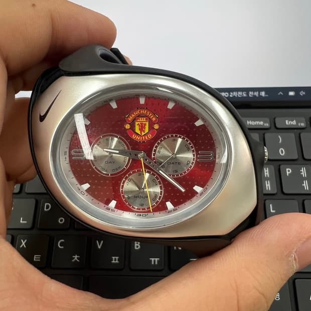 나이키 트라이엑스 시계 맨유 콜라보