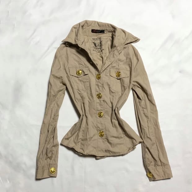 골드 버튼 레이스업 셔츠 베이지