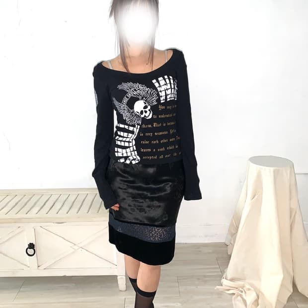 Black oriental print satin midi skirt(새상