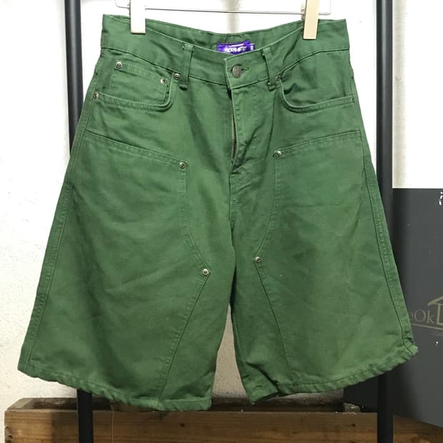 green bermuda shorts 