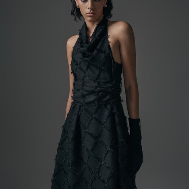 [새상품]트리밍버드 프린지 홀터넥 드레이프 원피스 블랙