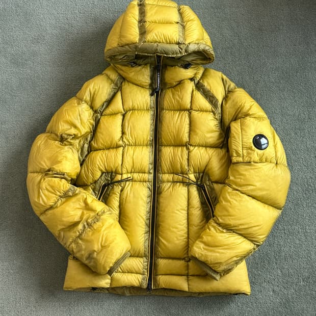 C.P. 컴퍼니 DD쉘 패딩 46사이즈