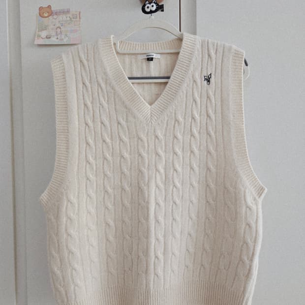 드파운드 아이보리 케이블 니트 베스트