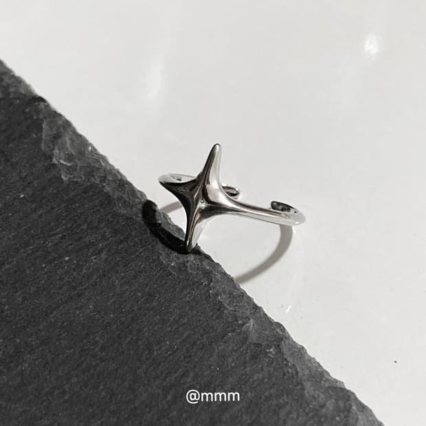Dami cross ring