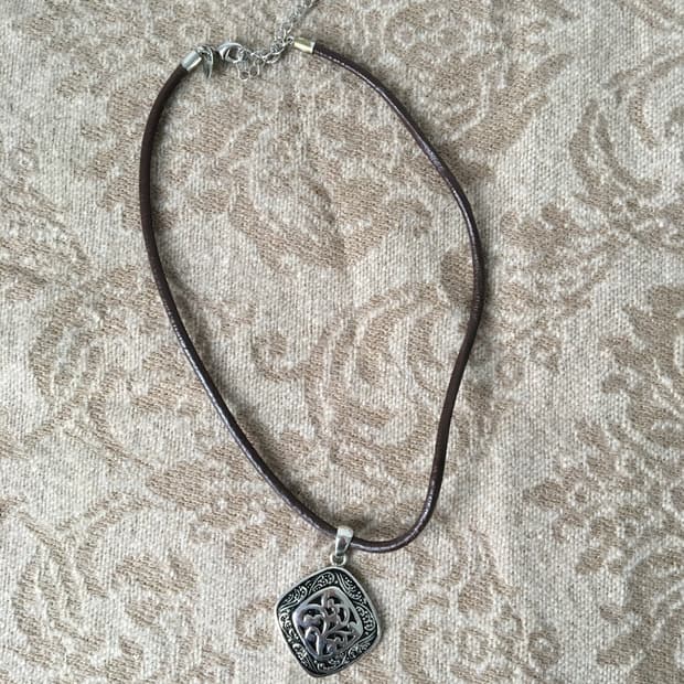 pendent necklace