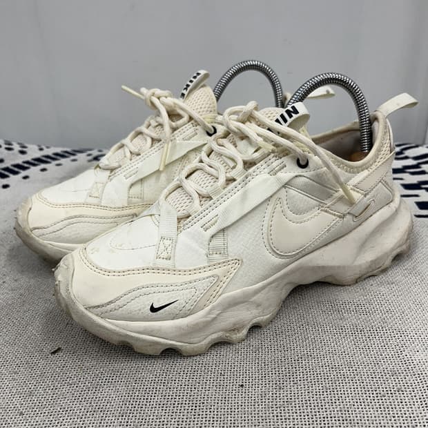 나이키 TC7900 서밋화이트 스니커즈 운동화 235 X00706