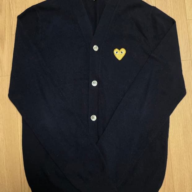 M) 꼼데가르송 골드 와펜 가디건 / AZ N050