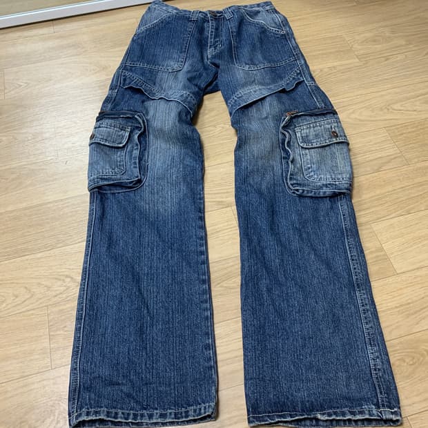 28]까르방(CARVEN) V플랩 아웃포켓 디테일 카고 데님팬츠