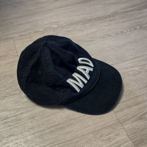 언더커버 mad 코듀로이 모자