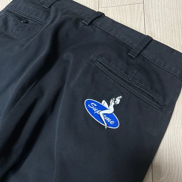 슈프림 핀업걸 치노팬츠