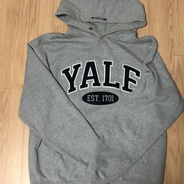 예일 후드티